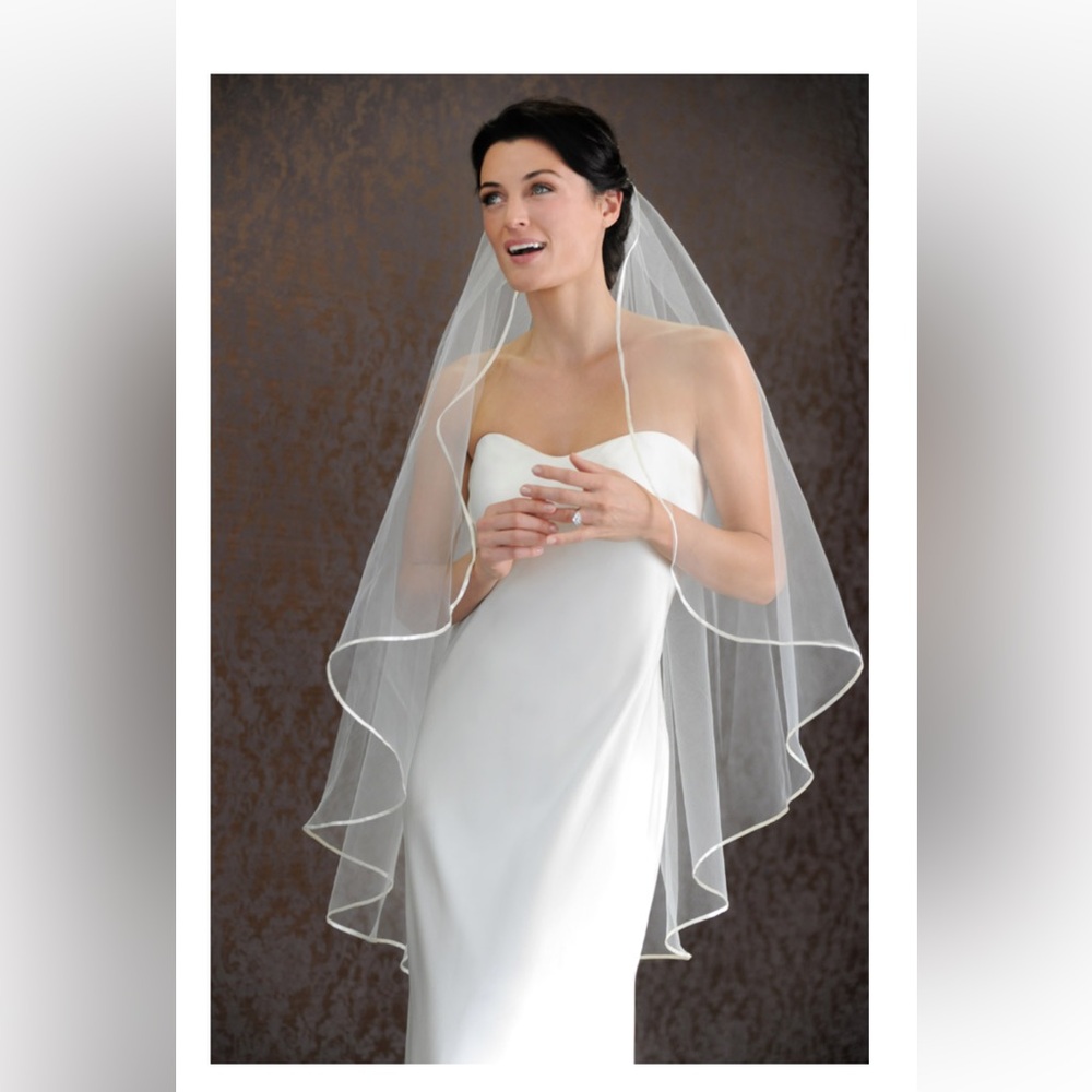 Classic Two-Tier Bridal Veil in White